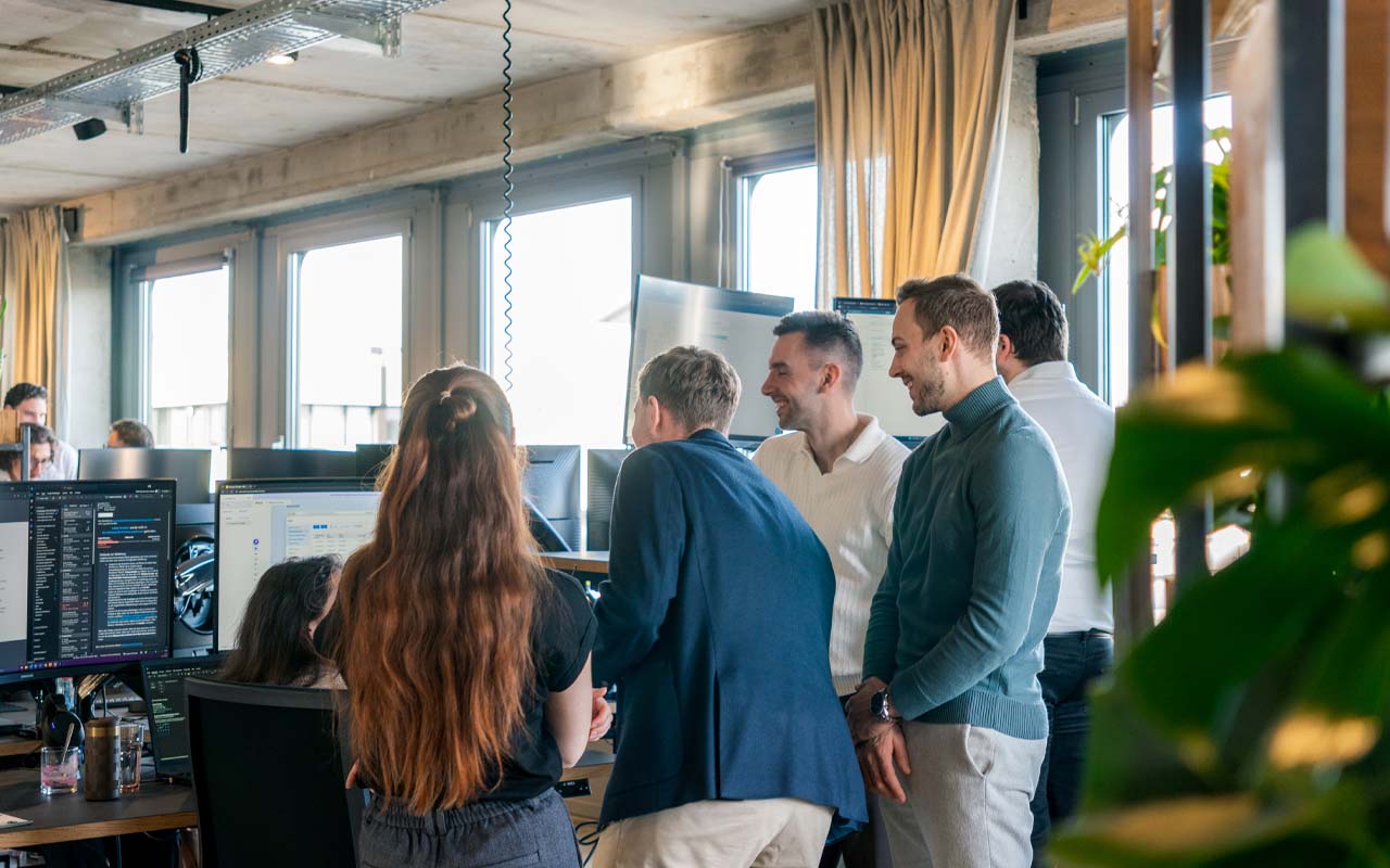 Produktmanagement, Vertragsmanagement, Entwicklung, Support, Marketing und Vertrieb – über 40 Mitarbeitende in Düsseldorf Produktmanagement, Vertragsmanagement, Entwicklung, Support, Marketing und Vertrieb – über 40 Mitarbeitende in Düsseldorf